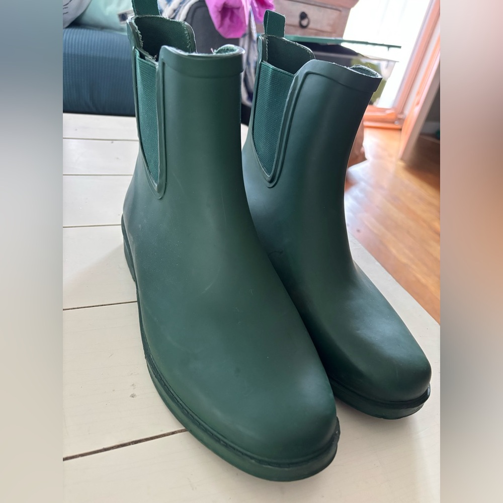 Green jcrew rain boots